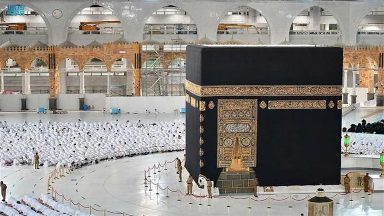 مصر للطيران تحدد أسعار تذاكر العمرة خلال العشر الأواخر من شهر رمضان